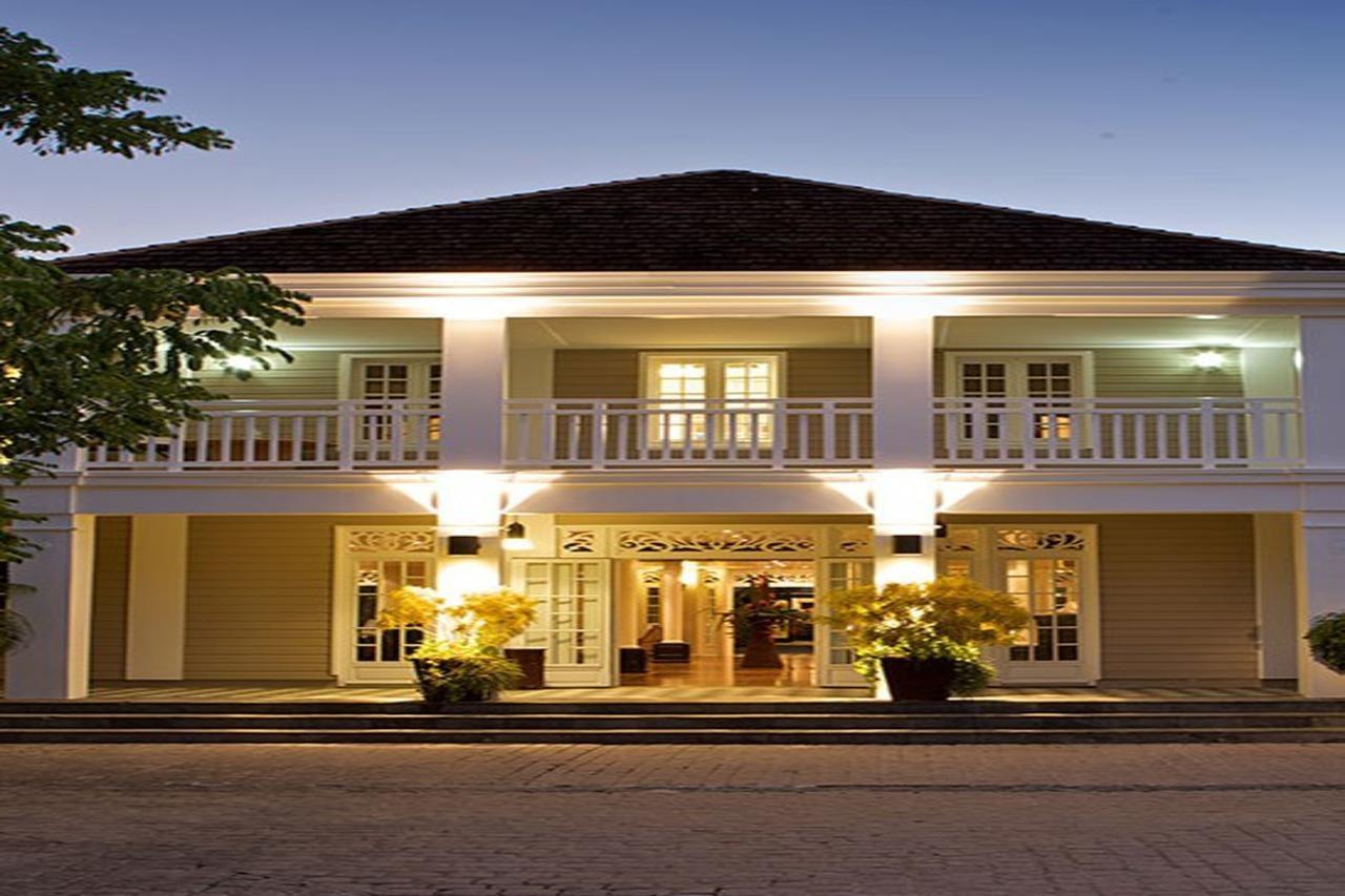 Lux* Saint Gilles Resort Exterior foto The Riverview Hotel