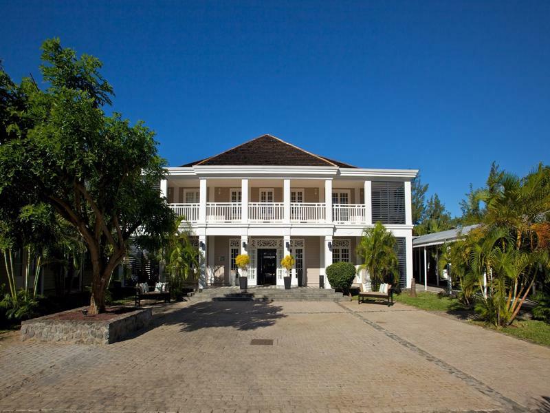 Lux* Saint Gilles Resort Exterior foto The Governor's Residence