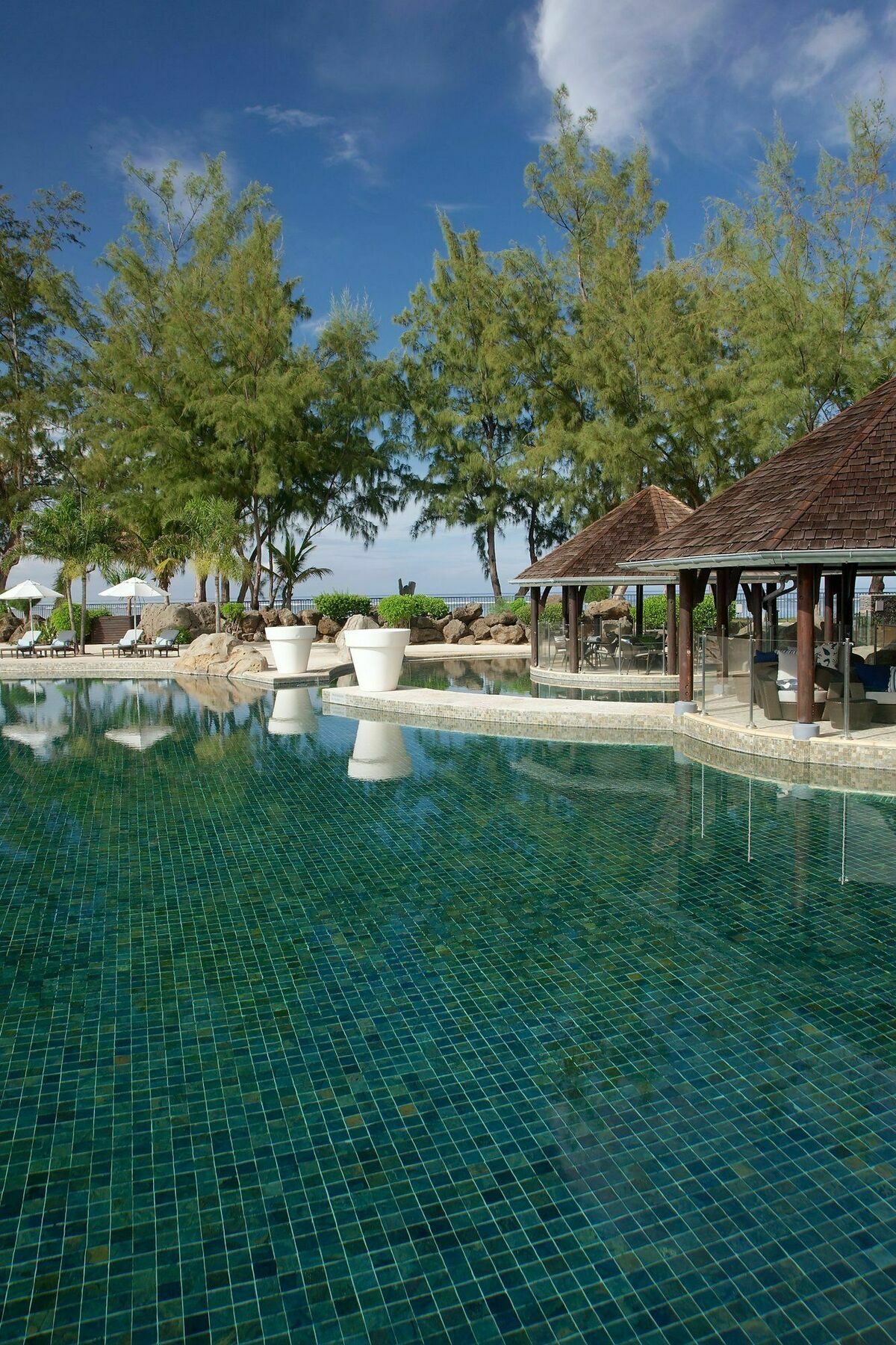 Lux* Saint Gilles Resort Exterior foto The swimming pool at the resort